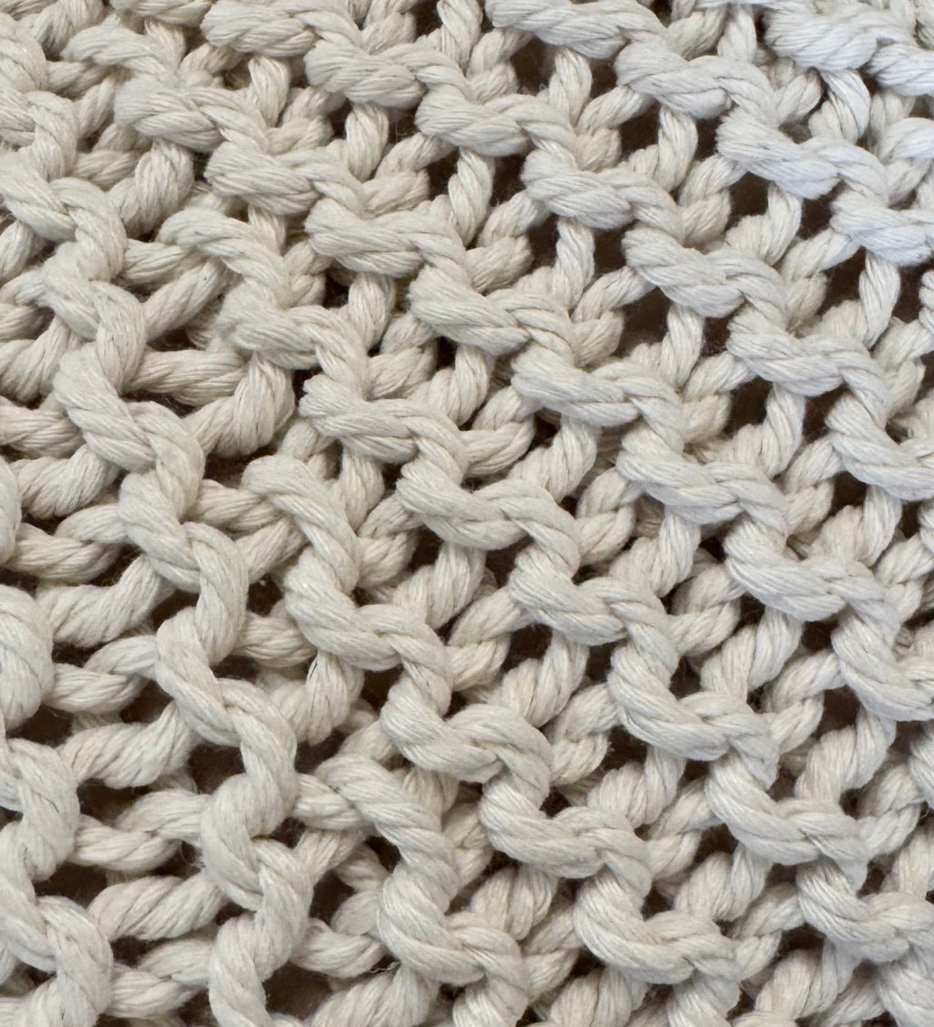 Knitted Round Pouf with Wooden Legs